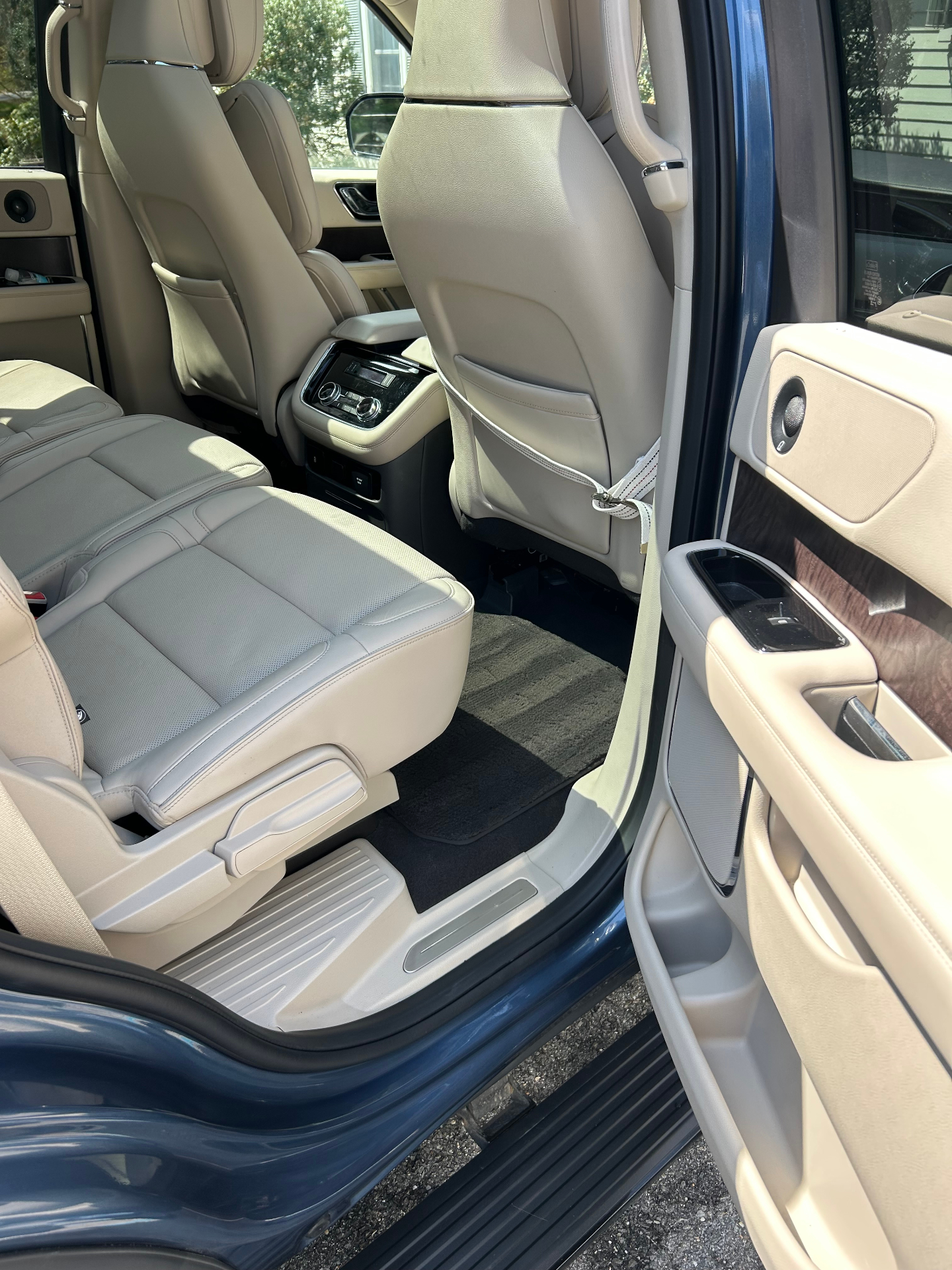 Pristine Lincoln Navigator tan leather interior